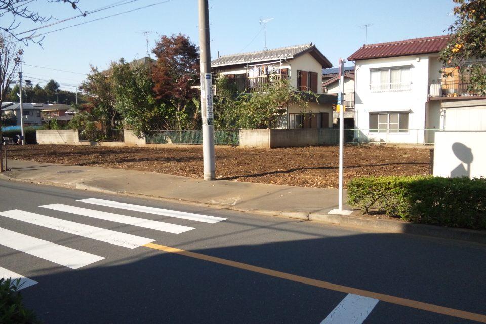 Local photos, including front road. Local (11 May 2013) Shooting