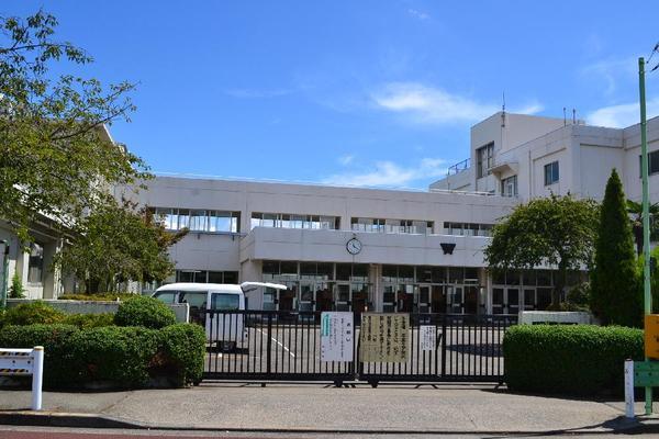 Junior high school. Koganei 1120m to stand first junior high school