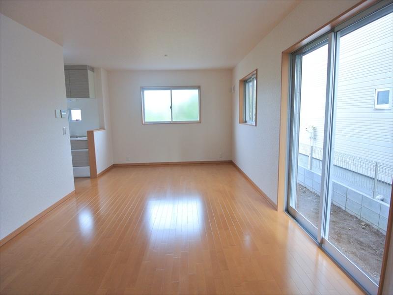 Same specifications photos (living). Seller same specifications