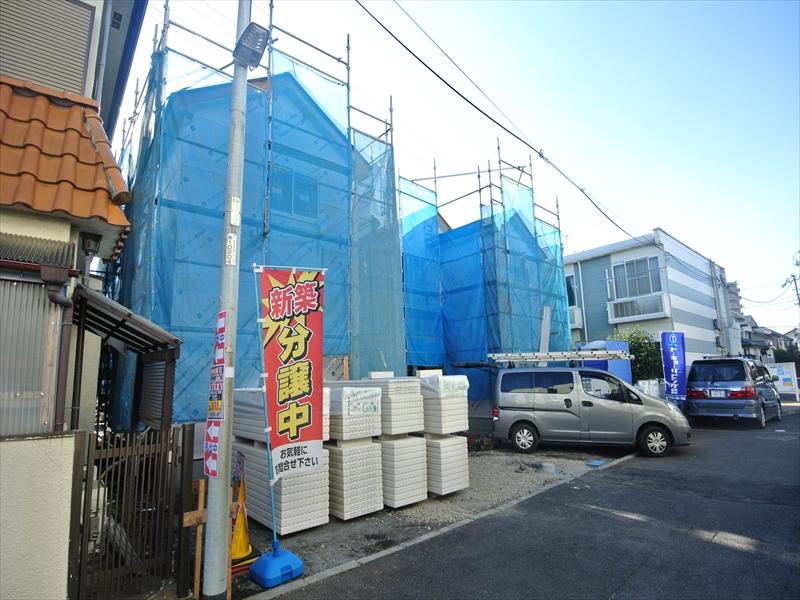 Local photos, including front road. Local (12 May 2013) Shooting