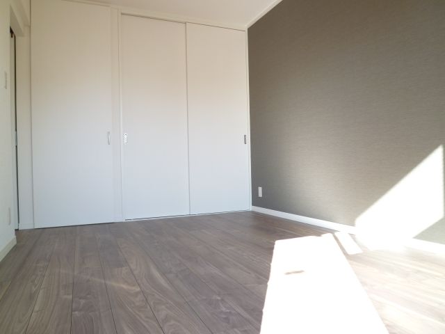 Living and room. It is east-facing room with morning sun enters. 