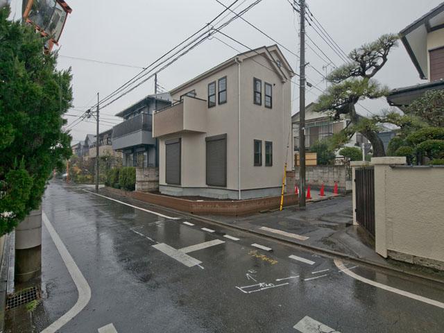 Local photos, including front road. Local (12 May 2013) Shooting