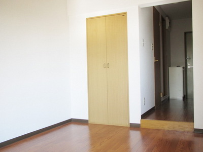 Other room space. Flooring