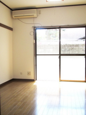 Living and room. Facing south