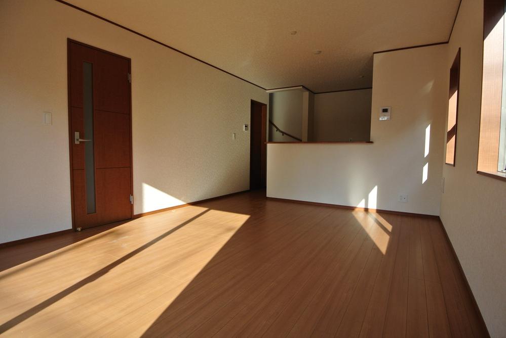 Same specifications photos (living). Seller same specifications