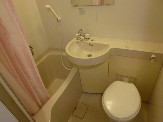 Bath. Effortless unit bus cleaning