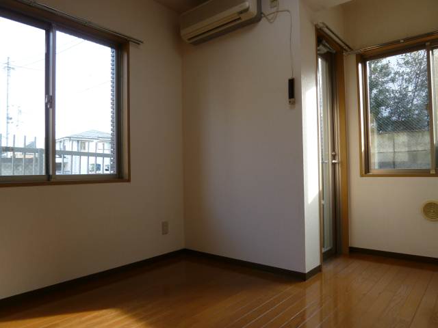 Living and room. Flooring shiny