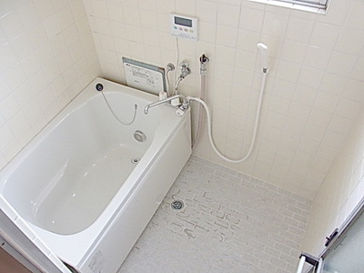 Bath. Reheating function with bathroom
