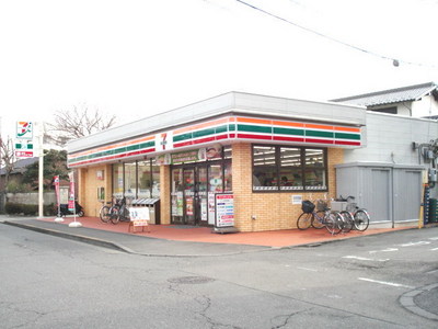Convenience store. Seven-Eleven (convenience store) to 200m