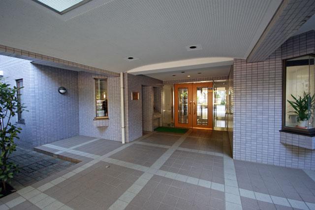 Entrance. Common areas