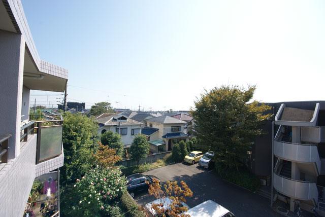 View photos from the dwelling unit. View from the site (October 2013) Shooting