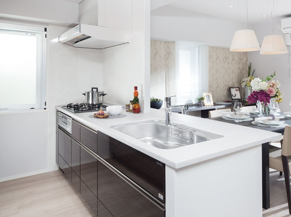 Kitchen.  [Open kitchen with ease and comfort stand out] living ・ As sense of unity with the dining can enjoy, The open-minded open kitchen has been adopted in all types. Because the kitchen you use every day, Food was collected efficiently get on convenient facilities and functions. (Interior photos of the web is intended that all were taken model room F type, And a part optional)
