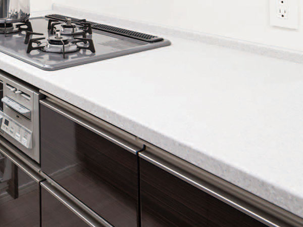 Kitchen.  [Artificial marble countertops] Drift is a feeling of cleanliness, Care also adopted the artificial marble countertops effortless. Cooking space was also ensure maximum.