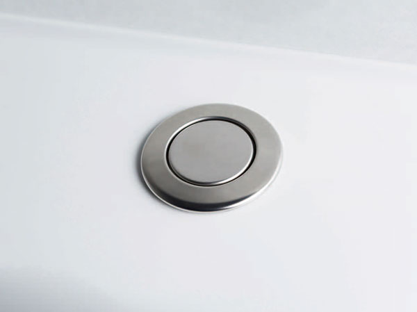 Bathing-wash room.  [Push the one-way drainage plug] Without the hassle of chains, Also refreshing look. Drainage port has lost a wheel (flange) of a metal water stain it was easy to luck.