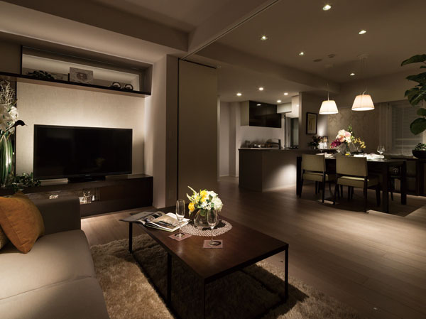 Interior.  [Living which adopted the wall door ・ dining] living ・ Adopted Wall door to the dining and Western-style partition. Spacious and storage to be open to collapse living ・ It becomes a dining, Home party also enjoy. Also, since you can use as a chamber which is independent of the Close, You can also take advantage of, such as the children of the room and den.