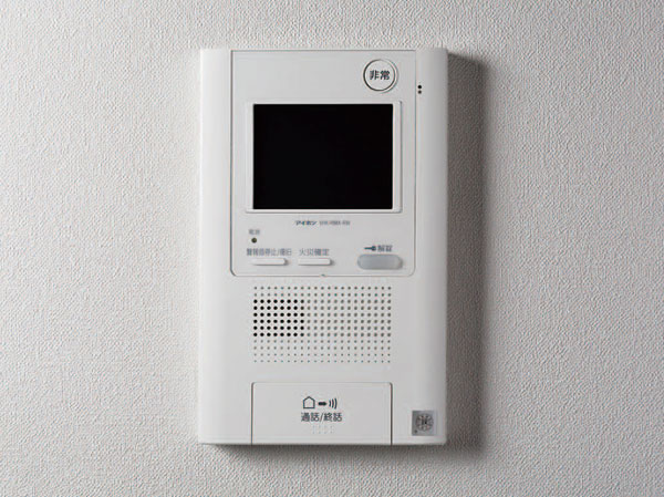 Security.  [Intercom base unit (intercom)] Set entrance machine with a color monitor and voice, Intercom slave unit checks the other party in the voice, In addition to the call can be performed, Also you can unlock the auto-lock.