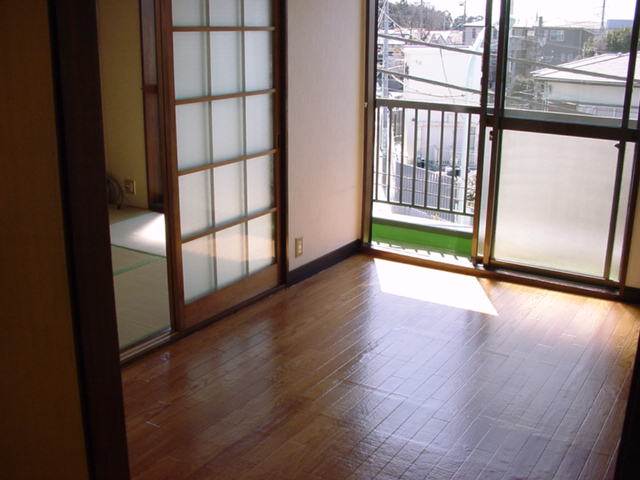 Living and room. Bright dining