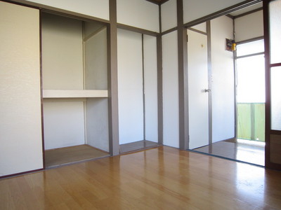 Living and room.  ☆ Flooring 4.5 Pledge ☆