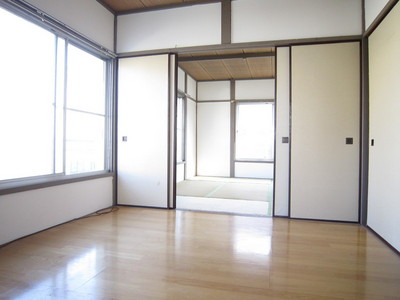 Living and room.  ☆ Southeast Corner Room 2 sided lighting ☆