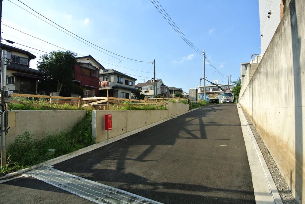 Local photos, including front road. Local (10 May 2013) Shooting