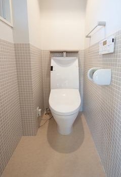 Toilet.  ☆ Bidet ☆ 