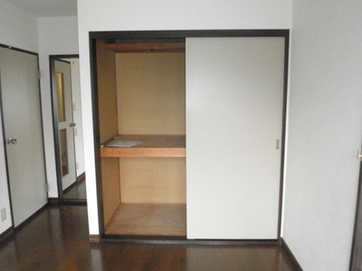 Receipt. Spacious closet