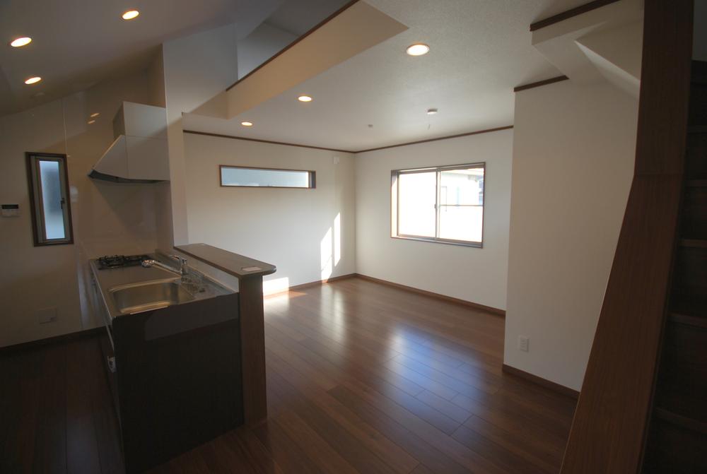 Living. Seller same specifications