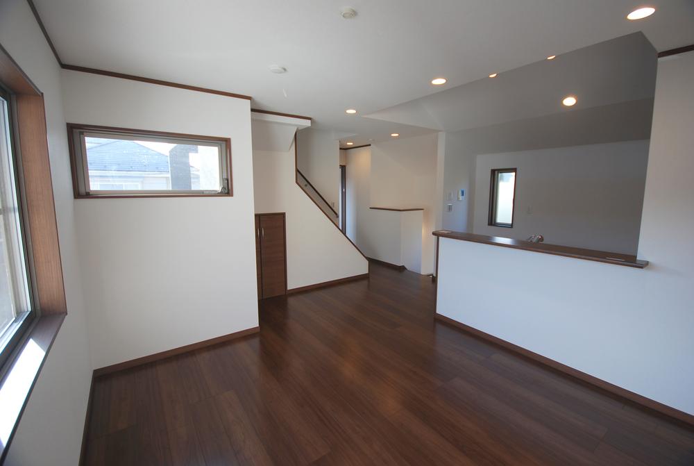 Living. Seller same specifications