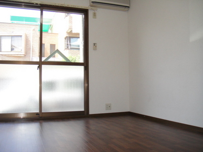 Living and room. Western-style 6 Pledge