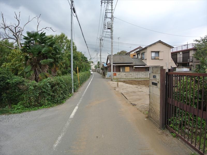 Local photos, including front road. Local (10 May 2013) Shooting