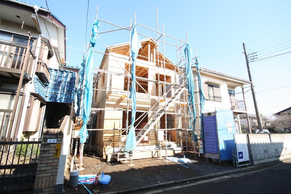 Local appearance photo. Local (11 May 2013) Shooting