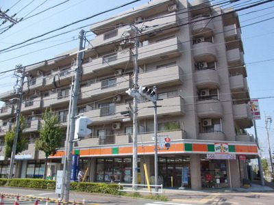 Convenience store. 450m until Thanksgiving (convenience store)