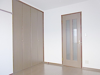 Living and room. Western-style 6 Pledge