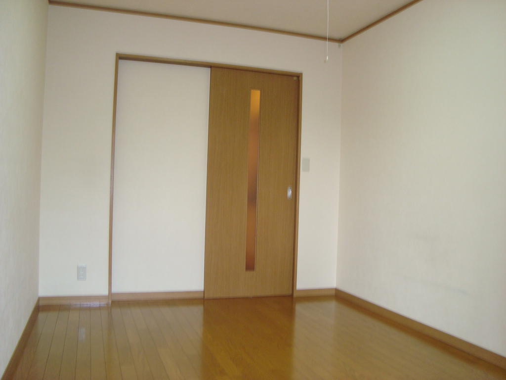 Living and room.  ☆ Beautiful flooring upholstery ☆