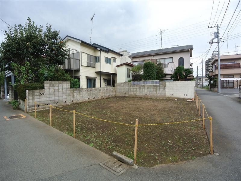 Local photos, including front road. Local (10 May 2013) Shooting