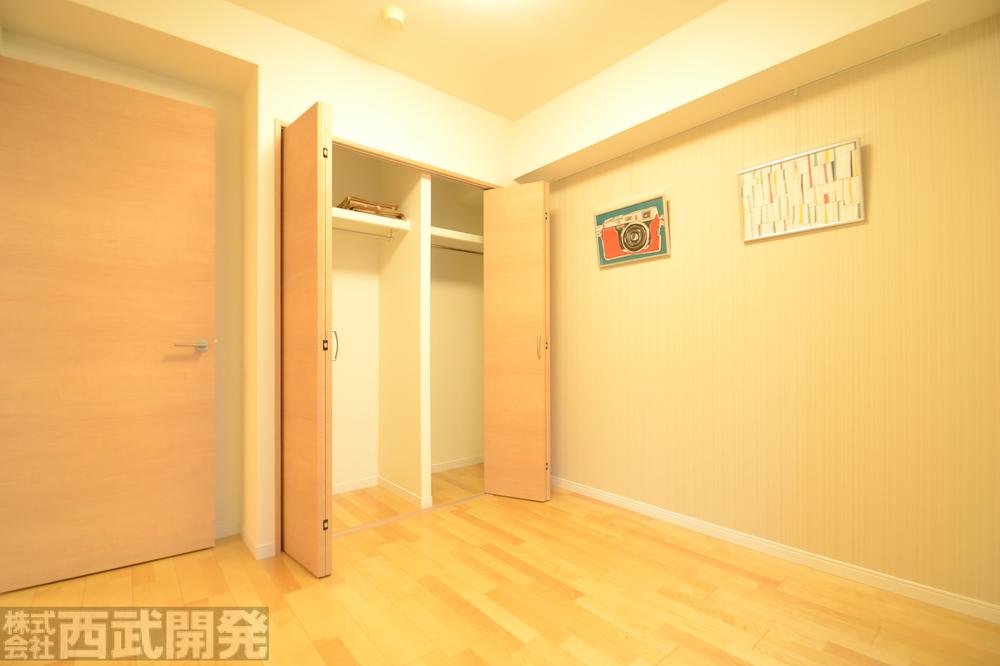 Non-living room. Western-style 5 Pledge Closet × 2
