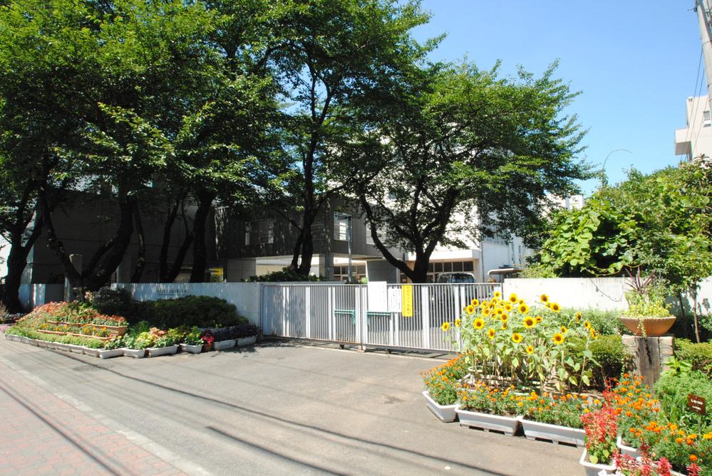 Primary school. Koganei Municipal Koganei 490m until the first elementary school
