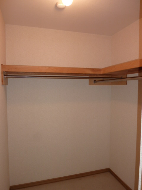 Receipt. Spacious walk-in closet ☆ 
