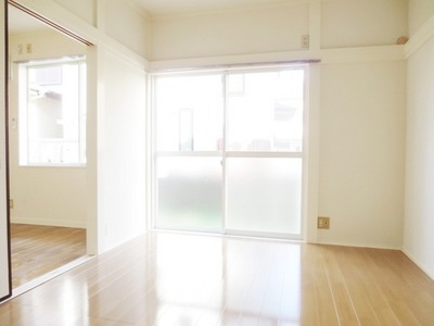 Living and room. All Western-style