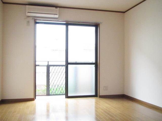 Living and room. Shiny flooring