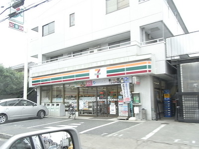 Convenience store. 150m to Seven-Eleven (convenience store)