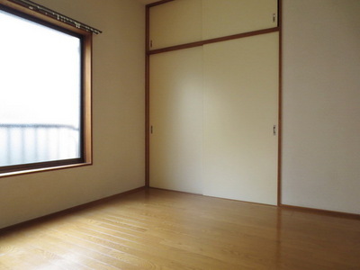 Living and room. Facing south