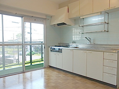 View. Sunny Dining kitchen 6 Pledge