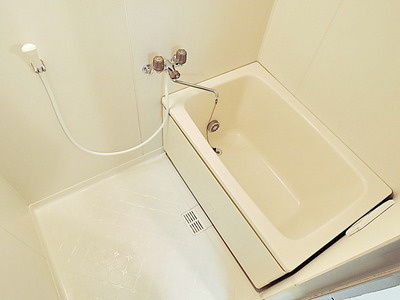 Bath. Bathroom reheating with bus