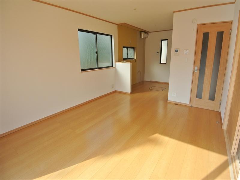 Living. Local (10 May 2013) Shooting