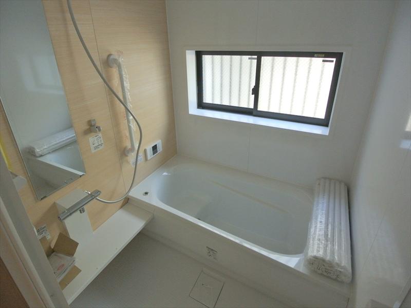 Bathroom. Local (10 May 2013) Shooting