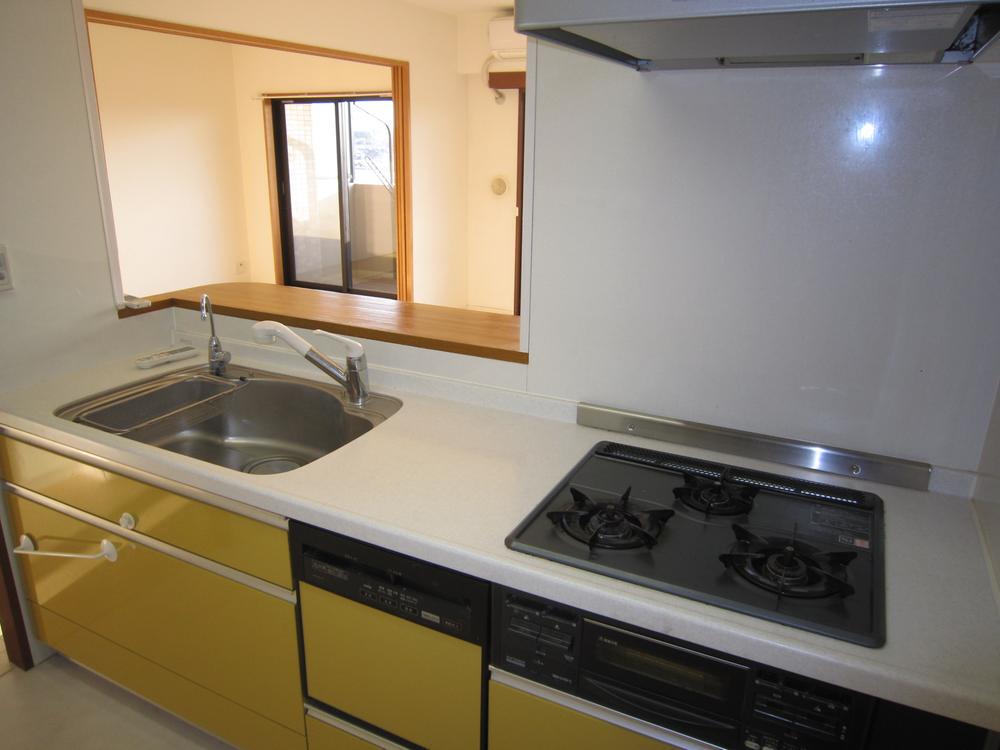 Kitchen. Room (August 2013) Shooting