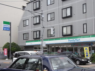 Convenience store. Family Mart (convenience store) to 350m