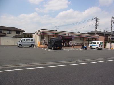 Convenience store. 160m to Seven-Eleven (convenience store)