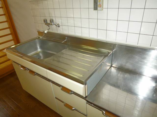 Kitchen. Gas stove correspondence